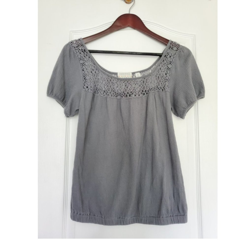 UO | KIMCHI BLUE Grey Puff Sleeve Crochet Shirt